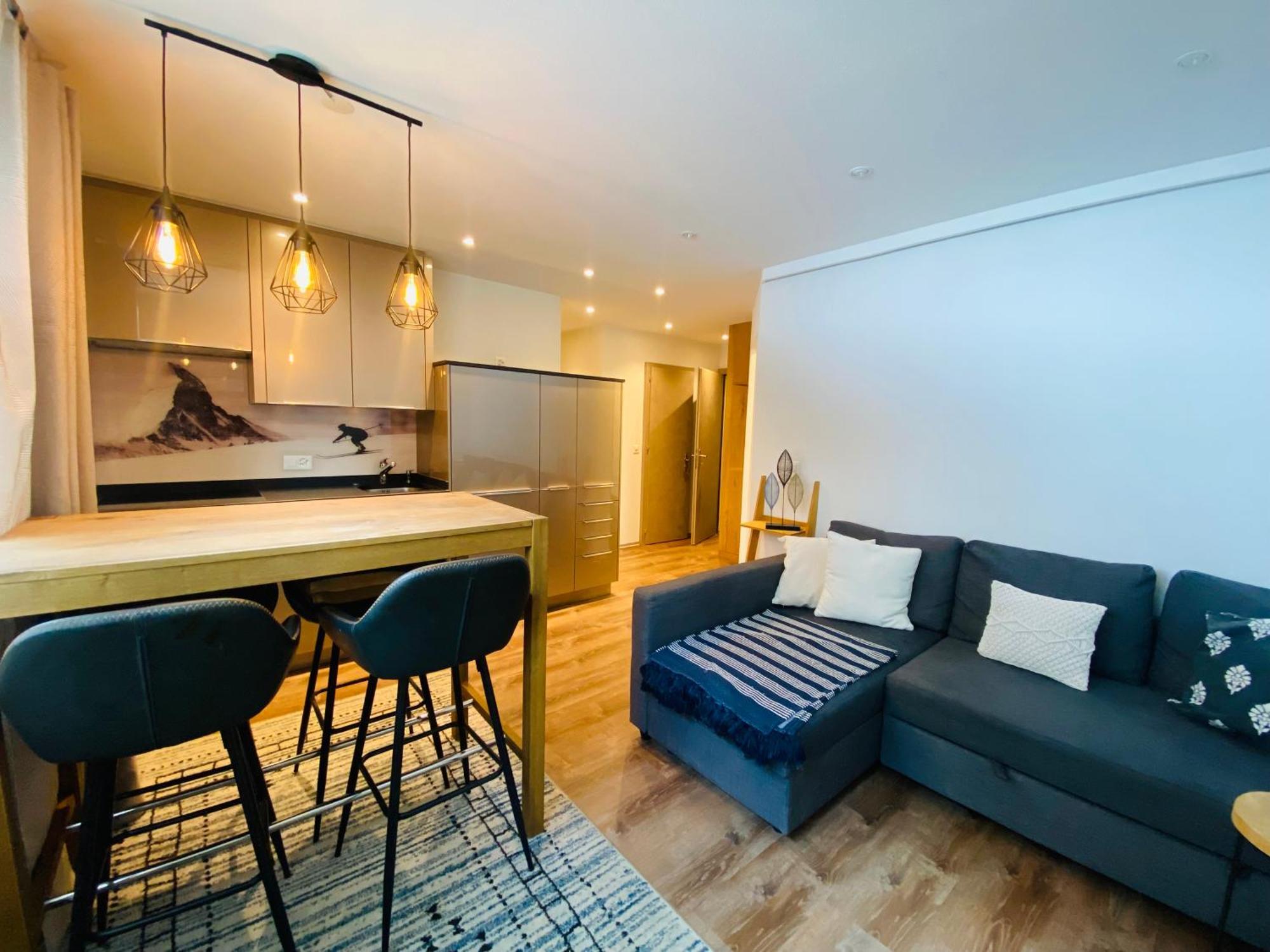 Cosy Modern Apartment With Balcony And Matterhorn View ツェルマット エクステリア 写真
