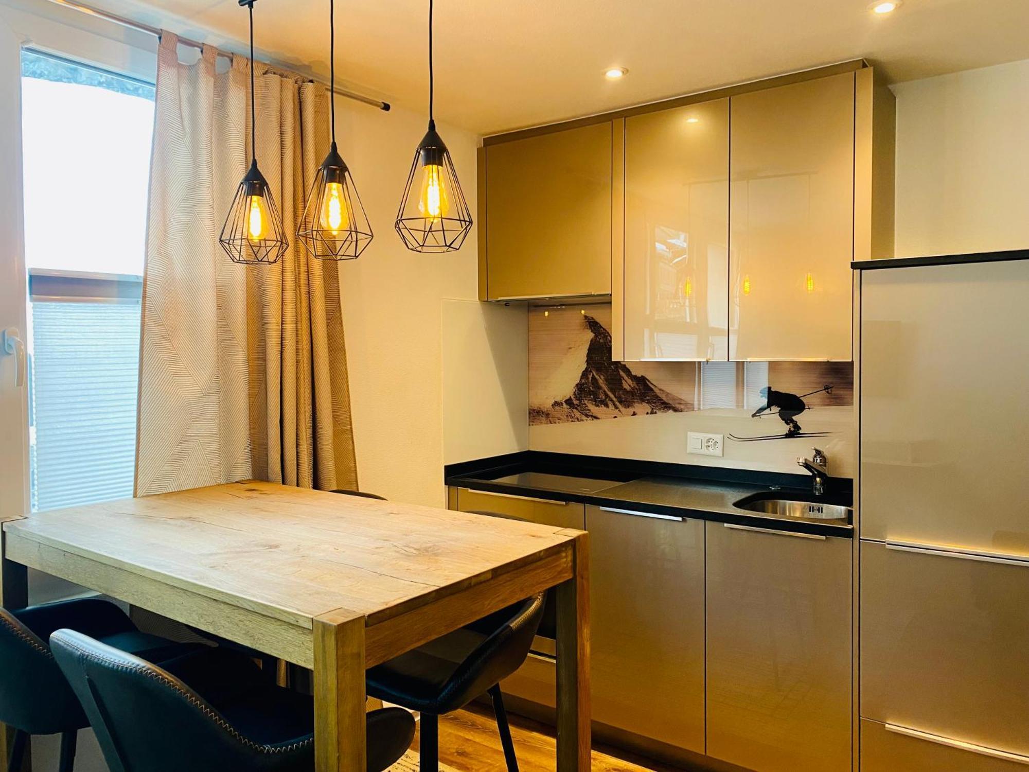 Cosy Modern Apartment With Balcony And Matterhorn View ツェルマット エクステリア 写真